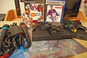 Defekte Playsation 2 Konsole mit Zubehörpaket (Singstar Mikrofone & EyeToy Cam) - Bild 1 von 8