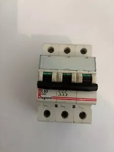 INTERRUPTOR DISYUNTOR MCB TRIPLE POLO 10 KA LEGRAND C63 63 AMP (06946). - Imagen 1 de 1