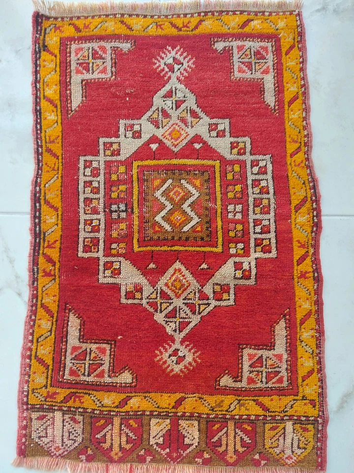 Antigua alfombra antigua de Anatolia colores naturales alfombra amarilla y roja alfombra coleccionable alfombra 2x3 Foto 1 de 4