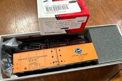 Intermountain HO Kit 40509-22 Steel Side Ice Bunker PFE Overland Herald 46656 NY - Image 1 of 4