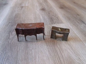 COLLECTIBLE BROWN PLASTIC DRESSER AND DESK  DOLLHOUSE  FURNITURE - Picture 1 of 2