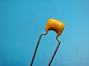 (25) CONDENSADOR DE CERÁMICA RADIAL AVX SR215C273KAA .027uF 27000pF 50V 10% X7R - Imagen 1 de 1