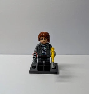 Lego RAINN DELACOURT Minifig JW077 Jurassic World 76945 76948 MINT RARE COMPLETE - Picture 1 of 4