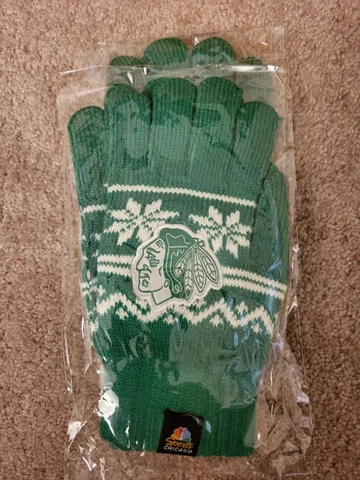 CHICAGO BLACKHAWKS NEW IN BAG GREEN GLOVES ST PATTYS DAY GIVEAWAY Cover