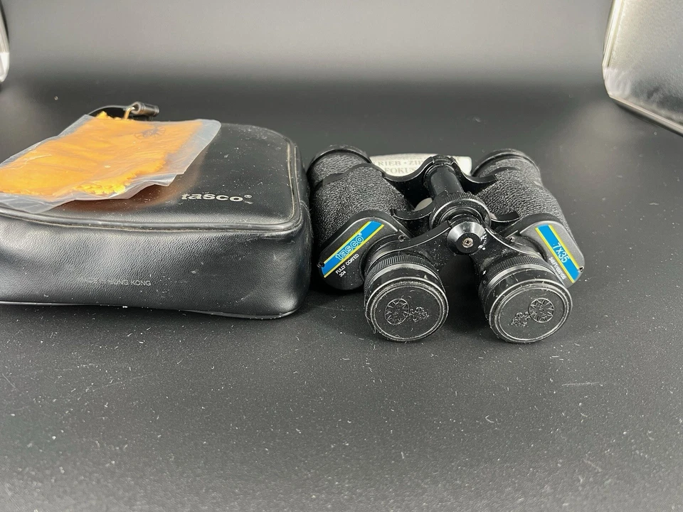 Tasco 304 Fully Coated Optical Lightweight Hunting Binoculars 7x35 With Case - Image 1 of 4