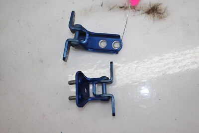 Juego de bisagras de puerta trasera izquierda Mitsubishi Lancer 2008-2017 OEM DQ39 Foto 1 de 4