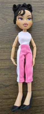 Muñeca Kylie Jenner Bratz día y noche moda vestida con zapatos Foto 1 de 4