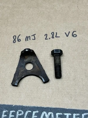 Jeep Cherokee XJ Comanche MJ 2.8L V6 OEM Distributor Retainer w/ Bolt 84-86 - Image 1 of 4