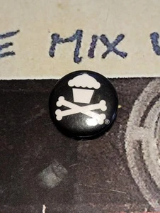 Cupcake/Muffin & Crossbones Mini Button Pin - Picture 1 of 2