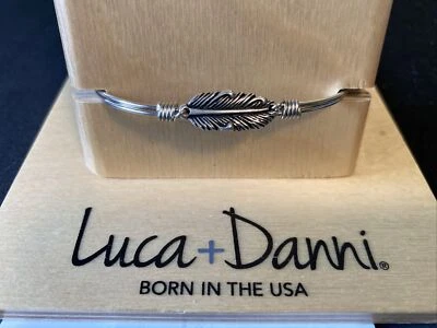 REGULAR Pluma Pequeña NUEVO Luca + Danni EE. UU. Gancho Pulsera Tono PLATA Foto 1 de 4