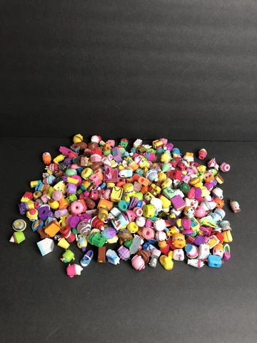 Shopkins HUGE Lot 425+ Figures Only Moose 4.5 Pounds All Seasons Estate Find Cover