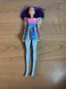 Barbie Dreamtopia Fairy Rainbow Cove FJC85 capelli viola senza corona - Foto 1 di 6
