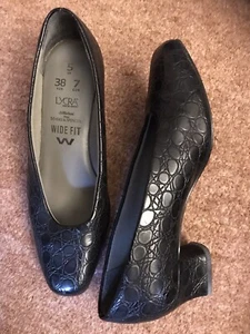 BLACK PATENT VINTAGE 80s 90s COURT SHOES BLOCK HEEL MOCK CROCODILE 5 M&S 38 POSH - Picture 1 of 8