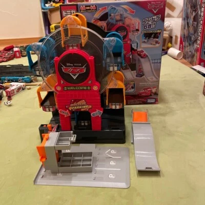 Disney Pixar Coches Tomica Big Rotary Rust-eze Estacionamiento Lote Juguete Takara Tomy Japón Foto 1 de 4