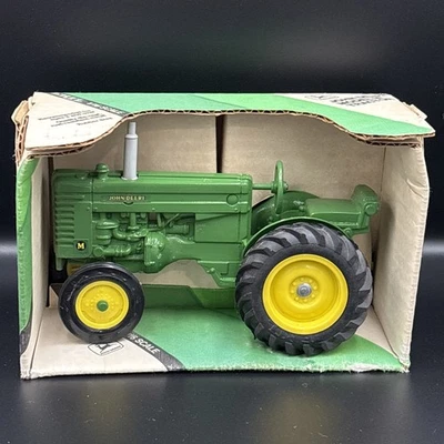 ERTL JOHN DEER MODEL M TRACTOR #540 1/16 SCALE DIE-CAST 1947-1952 NIB - Image 1 of 4