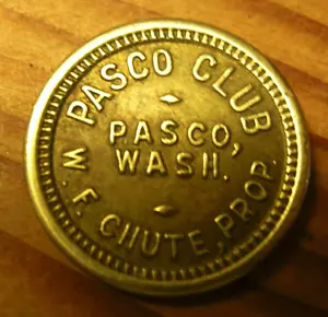 #72 – Old Brass Trade Token – PASCO CLUB – W.F. CHUTES PROP. PASCO, WASH. - Picture 1 of 4