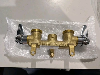 Grifo de lavandería Glacier Bay de 2 manijas en latón áspero 238 178 **SOLO CUERPO DE VÁLVULA** Foto 1 de 2