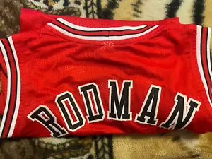 Maglia personalizzata rossa autografata Dennis Rodman Chicago Bulls Beckett originale fantastica!!! - Foto 1 di 4