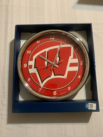 Wisconsin Badgers NCAA Round 12" Chrome Clock Wincraft Cover