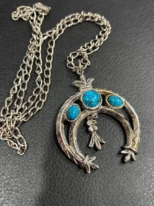 Collana vintage firmata ARTE con ciondolo finto turchese e tono argento - Foto 1 di 6