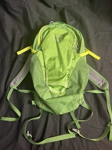 Osprey Daylite Backpack 13L Green Hiking H2O Packable Bag Lightweight Daypack - Picture 1 of 17