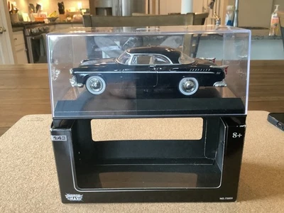 Motor Max #73800 - Chrysler 300 - 1:43 Foto 1 de 4