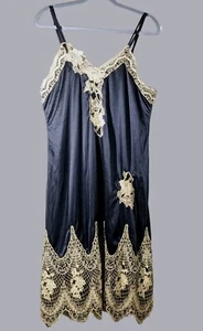 Camisón retro midi con ribete floral satinado negro Sior Race  - Imagen 1 de 10