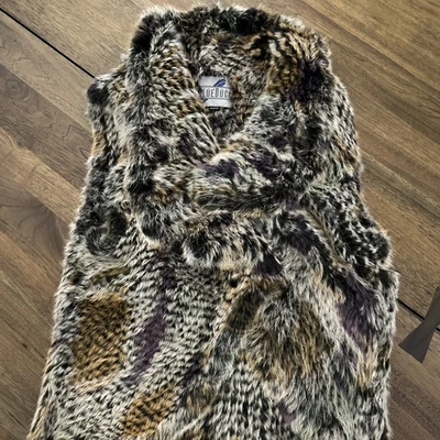 Rabbit Fur - Blue Duck Women’s Best Size Medium - Image 1 of 4
