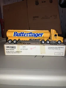 Ertl Butterfinger weiß GMC Aero konventionell mit Tanker gelb selten - Bild 1 von 24