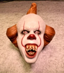 Hot Toys IT: Chapter 2 Pennywise Head (Fanged) 1:6th Scale Accessory - Picture 1 of 7