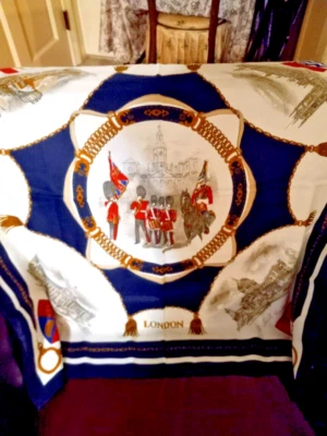 Corbata vintage "Londres" arte de la bufanda 30 x 30 patrón de aseo con etiquetas Foto 1 de 4