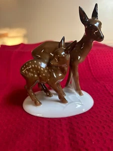 VTG GLOSSY PORCELAIN DOE & SPOTTED FAWN FIGURINE ~ SO SWEET! ~ - Picture 1 of 9