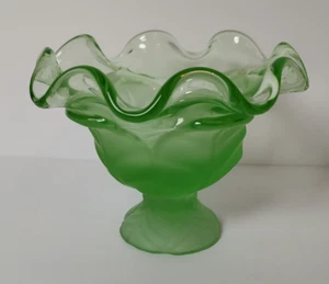 Vintage Viking Green Glass Compote Satin Leaf Pedestal Candy Dish Ruffled Edge - Picture 1 of 7