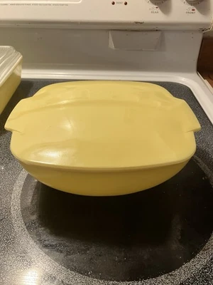 Vintage Pyrex Yellow 8" Square Serving Bowl #515B-015 1.5 Quart With Cover - Image 1 of 4