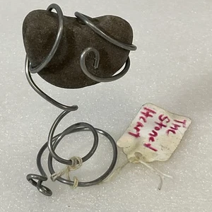 Folk Art Stone Heart Rock In Wire Stand GnuFoundArt - Picture 1 of 8