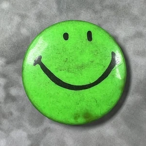 Green Smiley Face 70's Vintage Button Safety Pin Back 1.50" Round - Picture 1 of 2