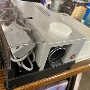 Leitz Pradovit Slide Projector! 🌟with remote! - And Storage Case - Picture 1 of 18