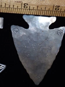 SIGNIERTE BEN CHAVEZ NAVAJO INDIANER STERLINGSILBER PFEILSPITZE BROSCHE - Bild 1 von 3
