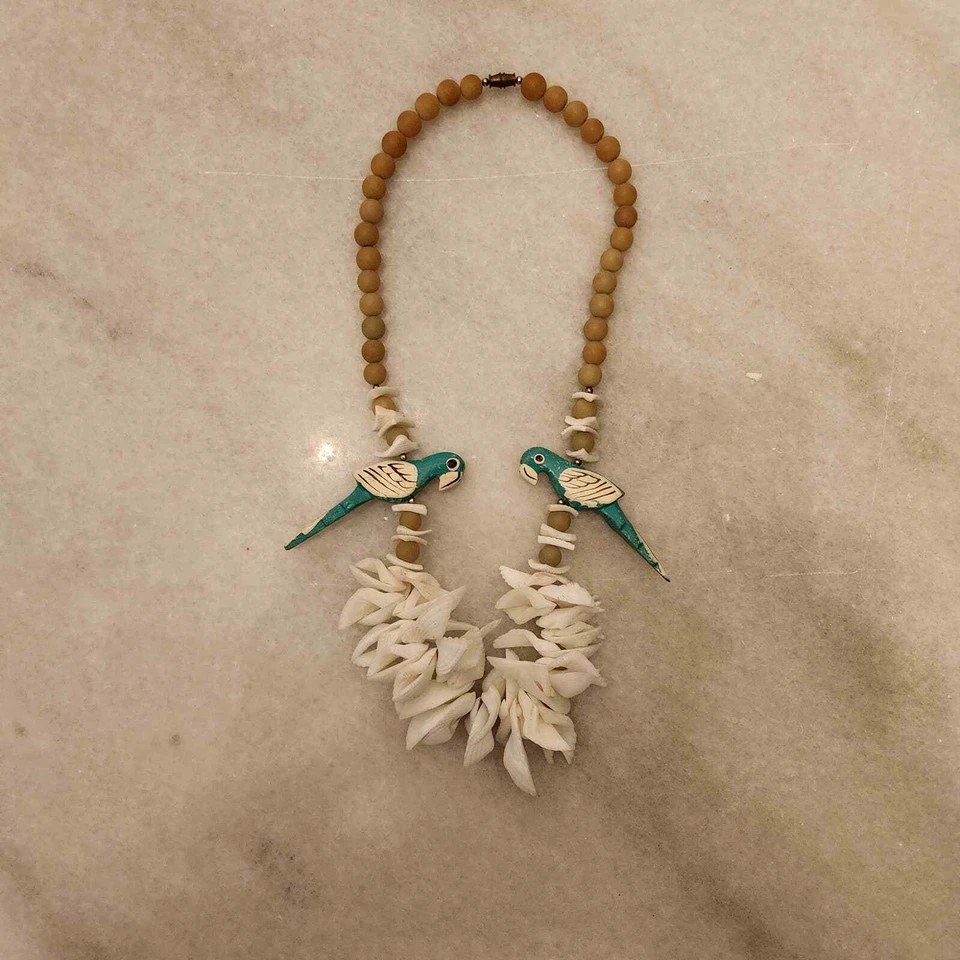 Collar para mujer de madera redonda concha de mar loros de madera pintada hecha a mano Foto 1 de 4