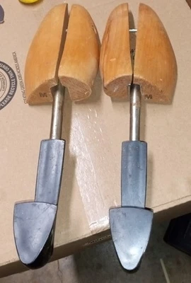 Par de camillas de zapatos de madera vintage B24 Rochester Shoe Tree Co zapateros Foto 1 de 2