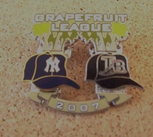 2007 NY New York Yankees vs Tampa Bay Rays Spring Training Grapefruit League pin - Picture 1 of 3