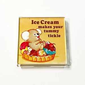 Imán de nevera de plástico vintage Koala 'El helado te hace cosquillas en el estómago' - Imagen 1 de 2