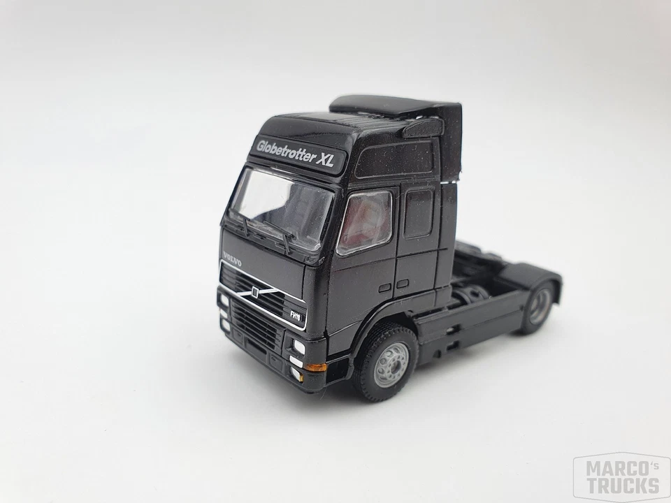 Tractor Albedo Volvo FH16 Globetrotter XL 2 ejes negro 1:87/AL1154 Foto 1 de 1