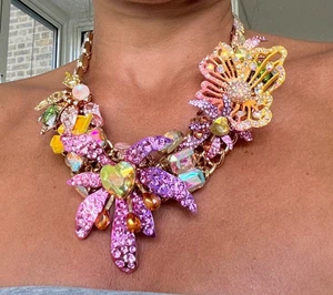 NEW Betsey Johnson Dream Garden Necklace Chunky Diamante Necklace Gold Statement - Picture 1 of 9