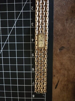 pedre oro relleno o chapado malla reloj damas rectángulo tanque malla Foto 1 de 4