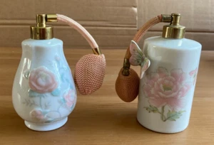 ST. MICHAEL (MARKS & SPENCER) - PAR DE BOTELLAS DE PERFUME ATOMIZADOR FLORAL ORNAMENTADAS - Imagen 1 de 6