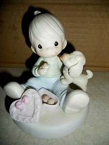 PRECIOUS MOMENTS FIGURINE "SHARING SWEET MOMENTS TOGETHER 526487 VGUC FREE SHIP - Picture 1 of 6