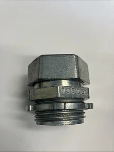 CONECTOR DE COMPRESIÓN HERMÉTICO EMT 1” FUNDIDO A PRESIÓN - Imagen 1 de 3
