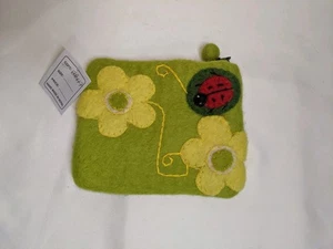 NEU Handarbeit gefilzt 100 % Wolle Blumen grün Marienkäfer Geldbörse gefüttert mit Reißverschluss - Bild 1 von 6