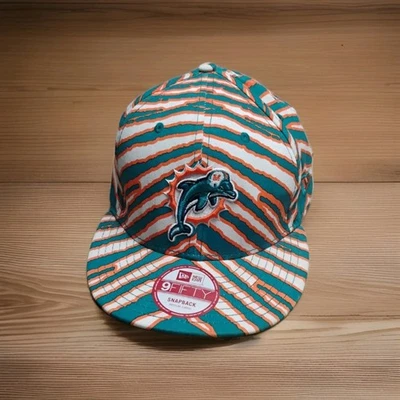 De colección Zubaz New Era 9fifty Miami Dolphins Sombrero Snapback Gorra Cebra Rayas En muy buena condición Foto 1 de 4